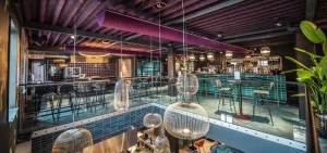 RMU speakers eerste etage in Restaurant Finch