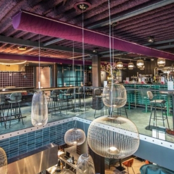 RMU speakers eerste etage in Restaurant Finch