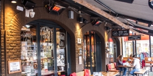 Audioapparatuur op het terras