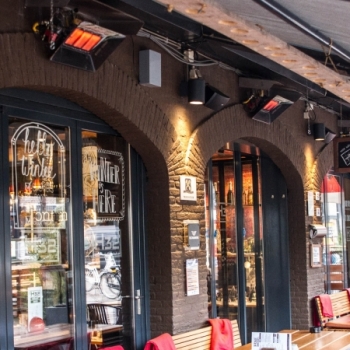 Audioapparatuur op het terras