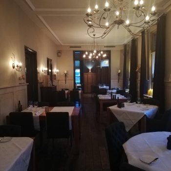social wifi audio restaurant